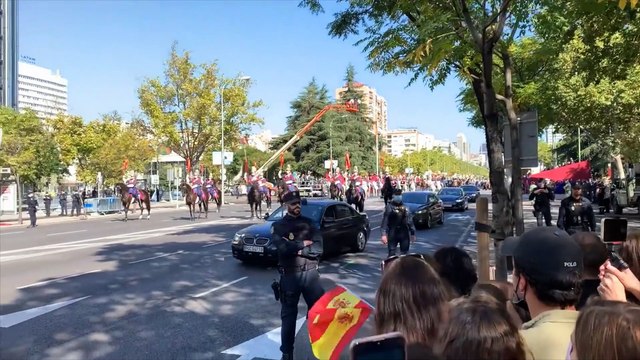 Sánc-HEZ llega al mismo tiempo que Felipe VI pero no consigue evitar los abucheos y gritos contra él, esto es lo que no se ha visto en las televisiones