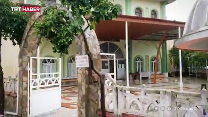 Ege'de fırtına: Çatılar uçtu, minarenin külahı devrildi