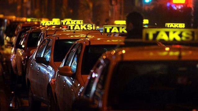 Şeytanın bile aklına gelmez! Taksici, Avrupa Yakası'na geçmek isteyen turistten 400 dolar vize parası aldı