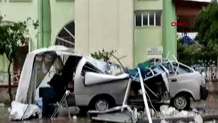 Fırtınada caminin minaresi uçtu: O anlar kamerada