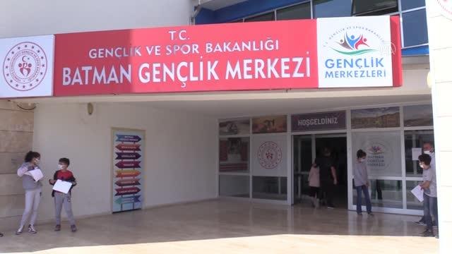 Öğrenciler Deneyap Teknoloji Atölyesi seçme sınavında ter döküyor