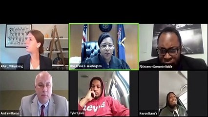 Il assiste à l'audience pour sa suspension de permis en visio alors qu'il conduit...