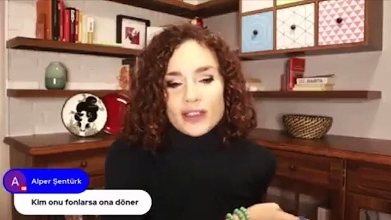 Nevşin Mengü Youtube yayınında küfür etti: S... git demek istiyorum