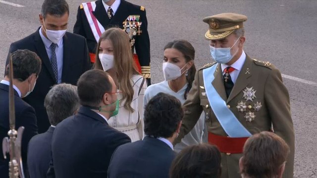 Abucheos y gritos de dimisión a Sánchez marcan el desfile del 12 de octubre