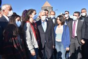 AK Parti Genel Başkanvekili Yıldırım, konservatuar öğrencileriyle türkü söyledi