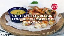 Camarones envueltos en tocino con aderezo de durazno. ‍