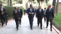 Son dakika: Çevre, Şehircilik ve İklim Değişikliği Bakanı Kurum, Azerbaycan'daKurum, Bakü'de şehitlikleri ziyaret etti