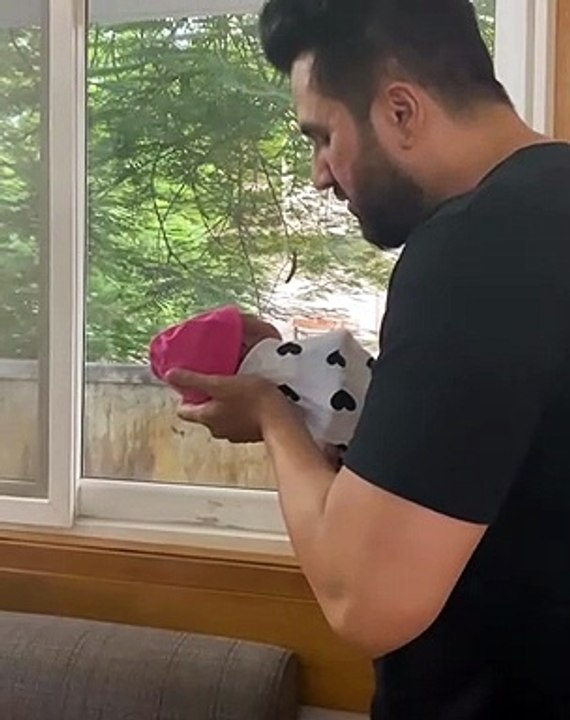 Falak Shabir recites Azaan in the ears of her new born baby