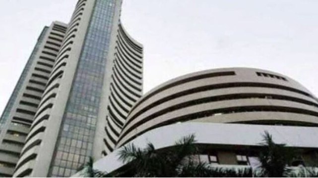Nifty ends shy of 18,000, Sensex settles near 60,300; RBI bans Haribhakti & Co from undertaking audit assignments for 2 yrs