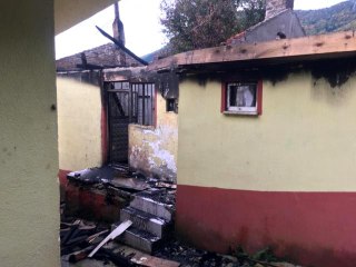 Jel ile soba yakmak isteyen şahıs, evini de kendisini de yaktı