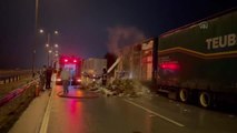 Kapıkule Sınır Kapısı yolundaki tır yangını nedeniyle trafik aksadı
