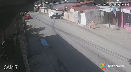 tn7-así fue como un chofer perdió el control y se estrelló contra casa-121021