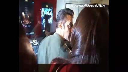 Salman Khan Buying Cinema Ticket IN PUBLIC To Watch SHOLAY 3D.