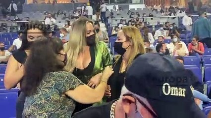 Mari Ángeles posa junto a toda la familia feliz y orgullosa de su hijo Omar Montes