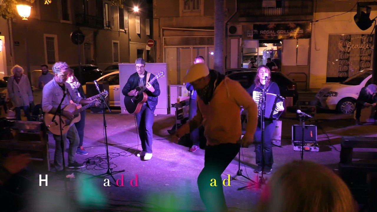 HK à Nîmes Placette - (Les Saltimbanks)