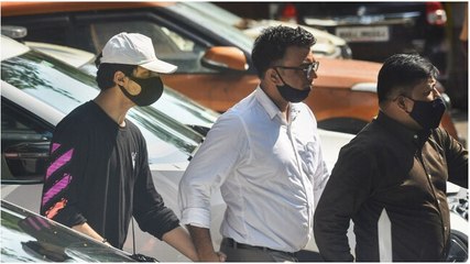 Download Video: Shah Rukh Khan’s manager, bodyguard reach Mumbai court ahead of Aryan Khan’s bail hearing