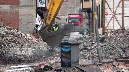 Bursa'da tarih gün yüzüne çıkıyor! 5 katlı bina böyle yıkıldı