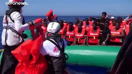 فيديو: قصصٌ مروّعة يرويها مهاجرون عن مراكز الاحتجاز الليبية