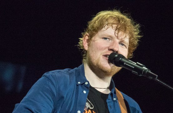 Ed Sheeran rejoint Coldplay sur scène pour le lancement de leur nouvel album
