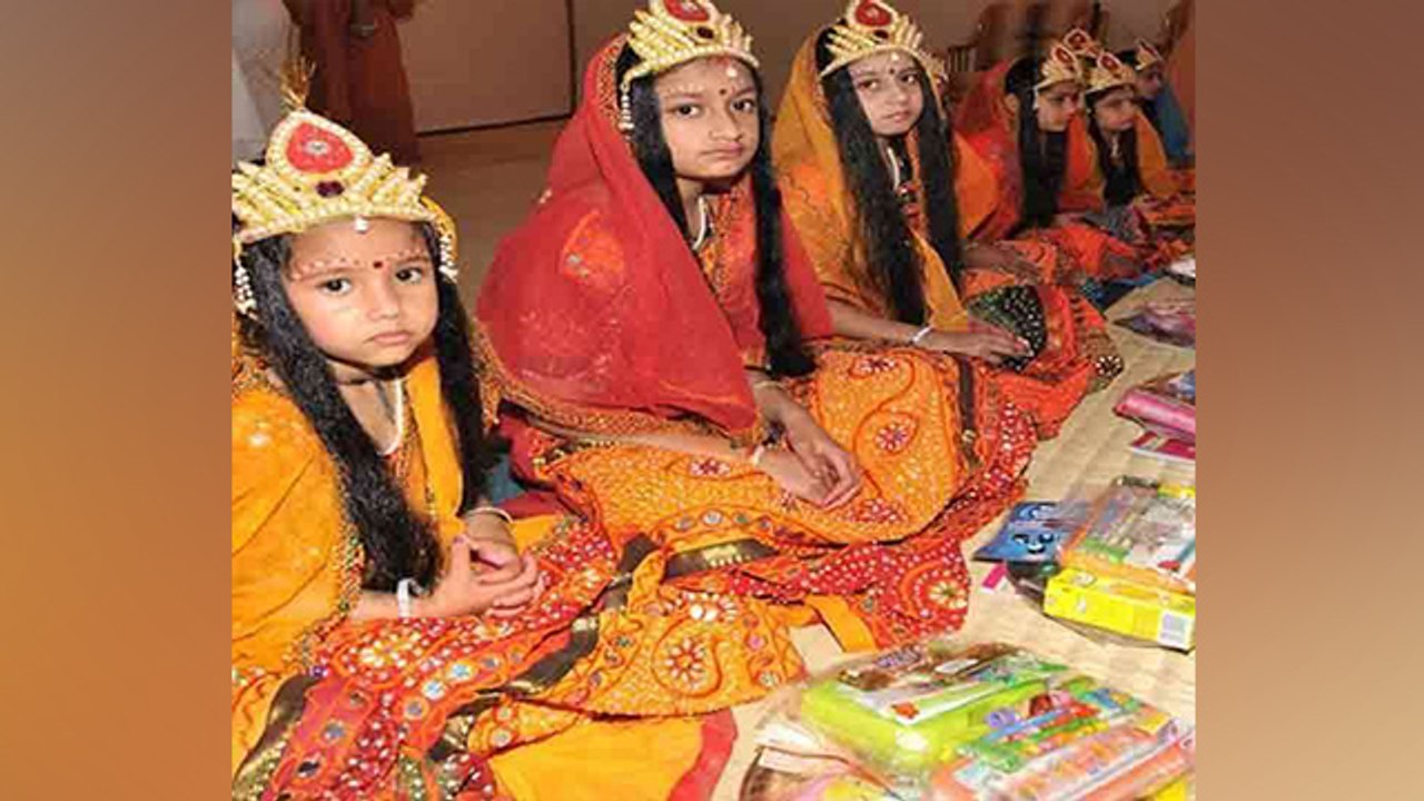 Maha Navami 2021: कन्या पूजन में इस उम्र की कन्या होगी बेहद शुभकारी | Boldsky