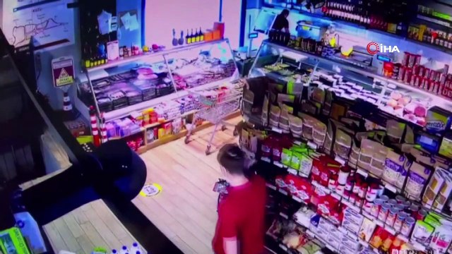 Alışveriş için gittiği markette asansör boşluğuna düştü