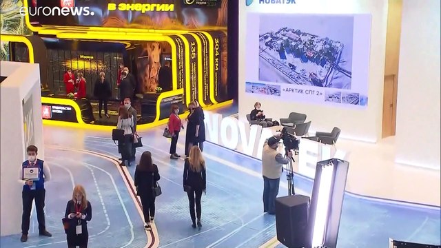 Путин обещает больше газа и обвиняет Европу