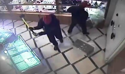 Cittaducale (RI) - Violenta rapina in gioielleria del centro commerciale: 2 arresti  (13.10.21)