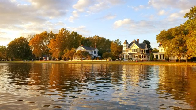 The Best Small Towns in North Carolina — From Coastal Gems to Mountain Getaways