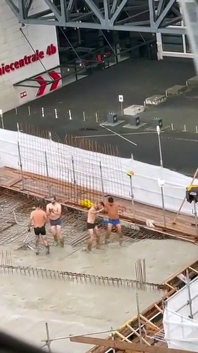 La dance des ouvriers dans un chantier !