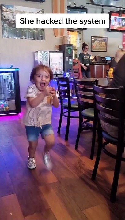 Little Girl Hacks Toy Machine