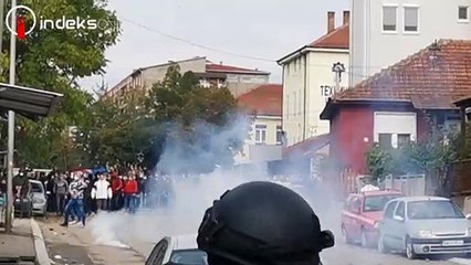 Kosovo : affrontements à la frontière entre policiers kosovars et civils serbes