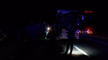 NEVŞEHİR'DE İKİ OTOBÜS ÇARPIŞTI: 27 YARALI