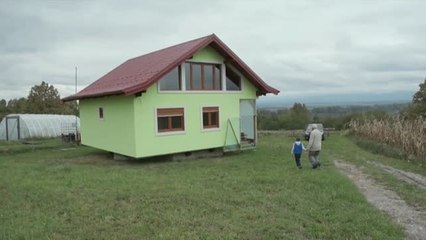 Una casa giratoria en Bosnia-Herzegovina se convierte en una atracción para los visitantes