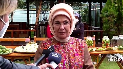 Emine Erdoğan, kadınlarla turşu kurdu