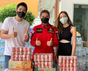 "บุ๋ม ปนัดดา" ปลื้มใจ ลูกชายมาช่วยบริจาคของ