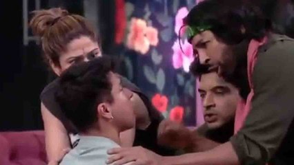 Download Video: Bigg Boss 15: रोते Pratik Sehajpal को संभालते दिखे Karan Kundraa, Shamita और Vishal | FilmiBeat