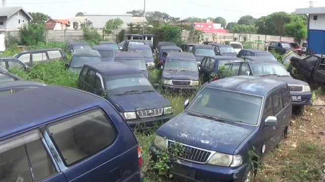 Penampakan 36 Aset Mobil Pemkot Tangerang Terbengkalai Jadi Bangkai