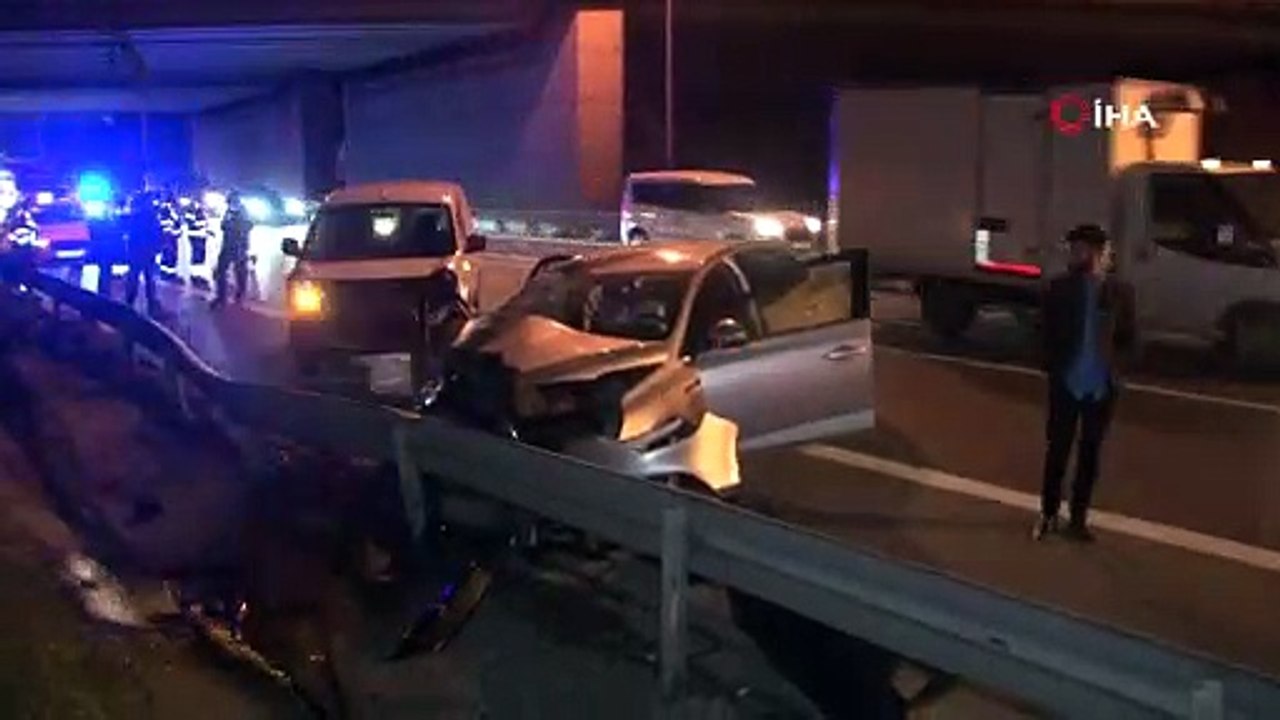 Esenler’de 3 aracın karıştığı zincirleme kaza: 2 yaralı