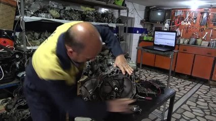 Hurdaya gidecek parçaları tamir edip, araç sahiplerini büyük masraftan kurtarıyor