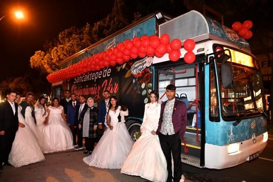 Sancaktepe'de Roman çiftler toplu nikah töreniyle dünya evine girdi