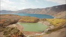 Nemrut Krater Gölü sonbahar renklerini görmek isteyenlerin akınına uğruyor