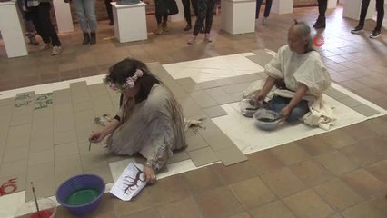 Güney Koreli sanatçılardan anlamlı gösteri