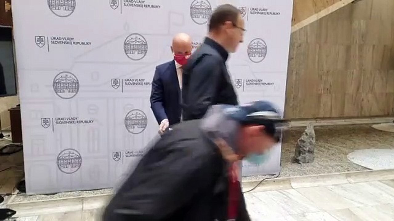 ZÁZNAM: Brífing ministra školstva B. Gröhlinga o samotestovaní žiakov
