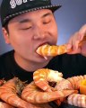 Look and watch how ddedeongae eats his special Shrimps and prawns with fish sauce | mukbang