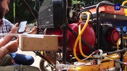 طلاب يمنيون يخترعون ربوت لطلاء أرصفة الشوارع