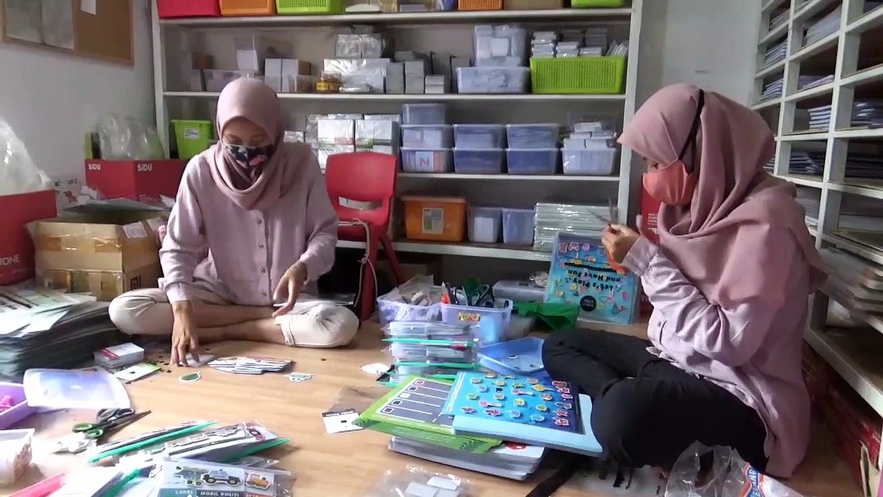 Bisnis Mainan Edukasi Beromzet Ratusan Juta Rupiah