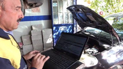 Hurdaya gidecek parçaları tamir edip, araç sahiplerini büyük masraftan kurtarıyor