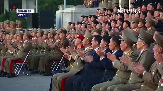 Kim Jong Un Tonton Unjuk Kekuatan Tentara Korea Utara
