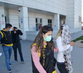 HIRSIZLIKTAN YAKALANDI, GAZETECİLERE 'İYİ ÇEK' DEDİ