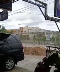 Jomblo Lagi Berteduh